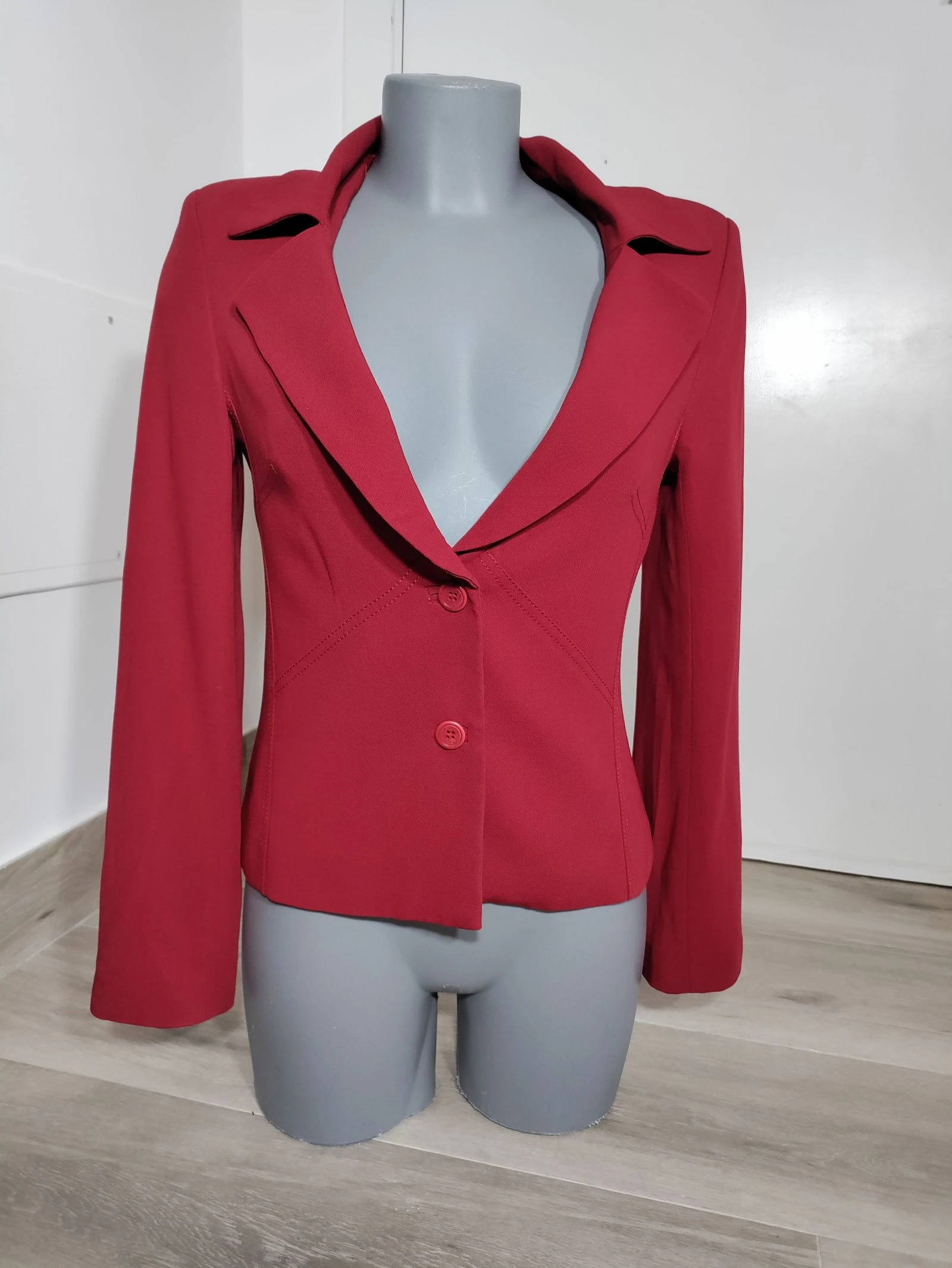 Blazer roja vintage Mng años 2000 – Talla 38 (ver medidas)